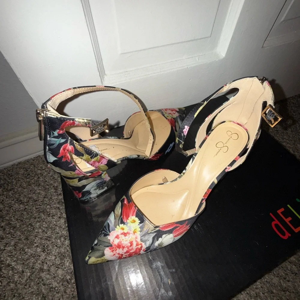 Jessica Simpson Black and Red Heels Elegant Design - Picture 1 of 3